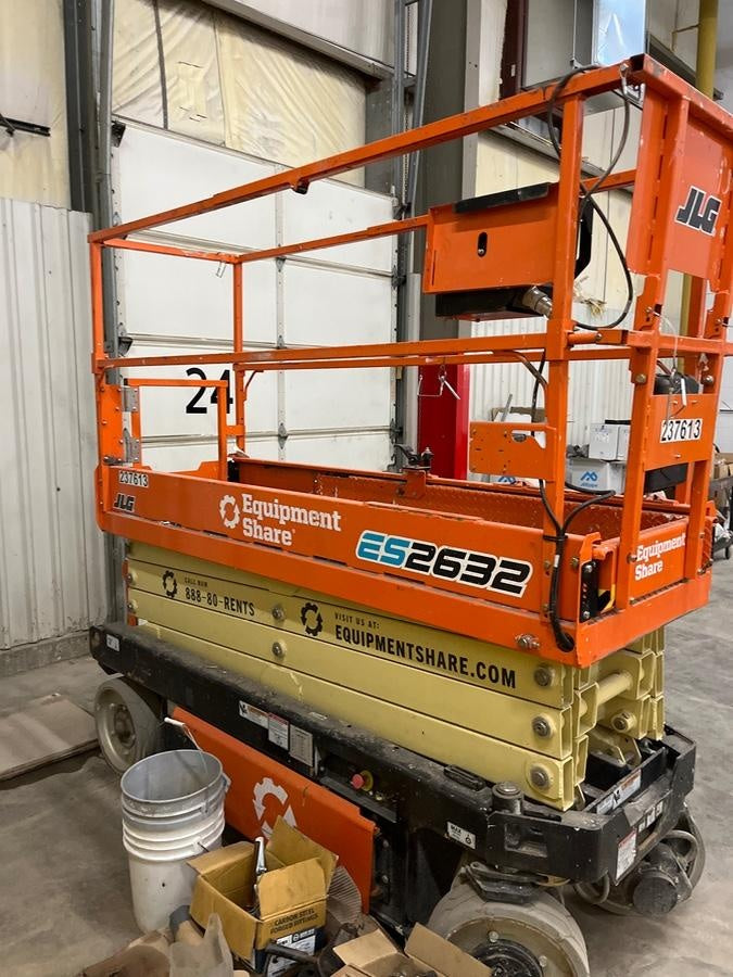 2022 JLG ES2632