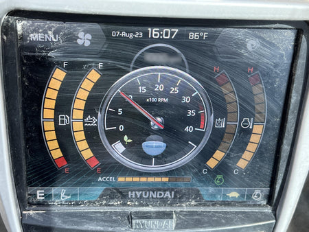 2017 HYUNDAI HX520L