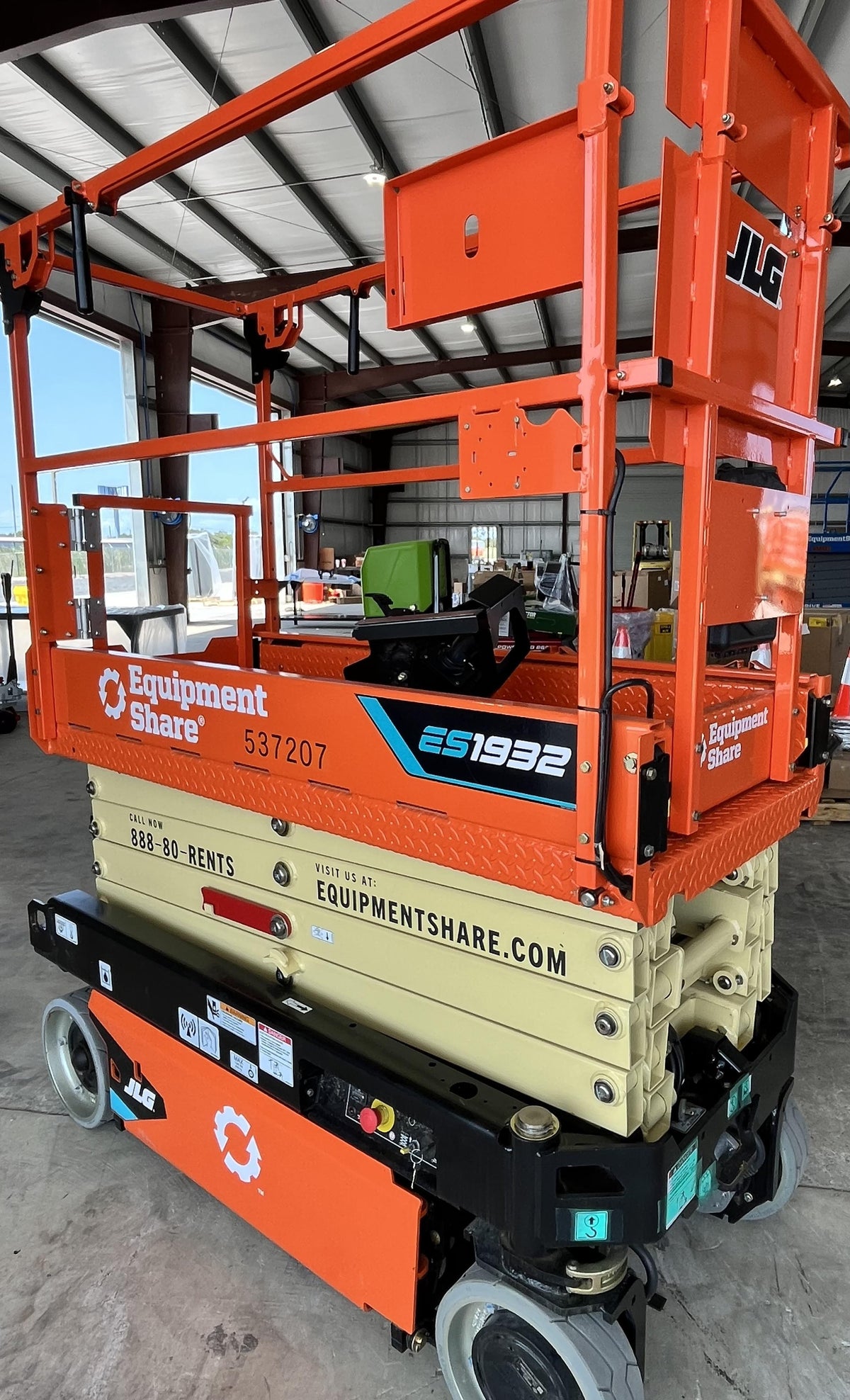 2025 JLG ES1932