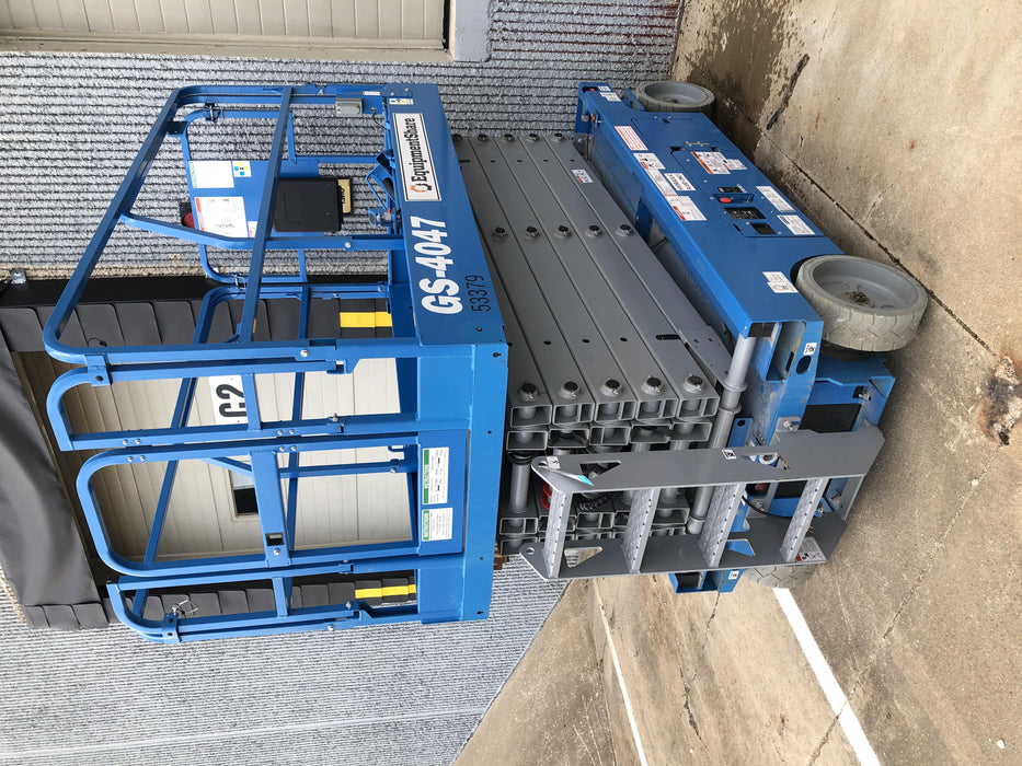 2019 Genie GS-4047 Folding rails with half height swing gate