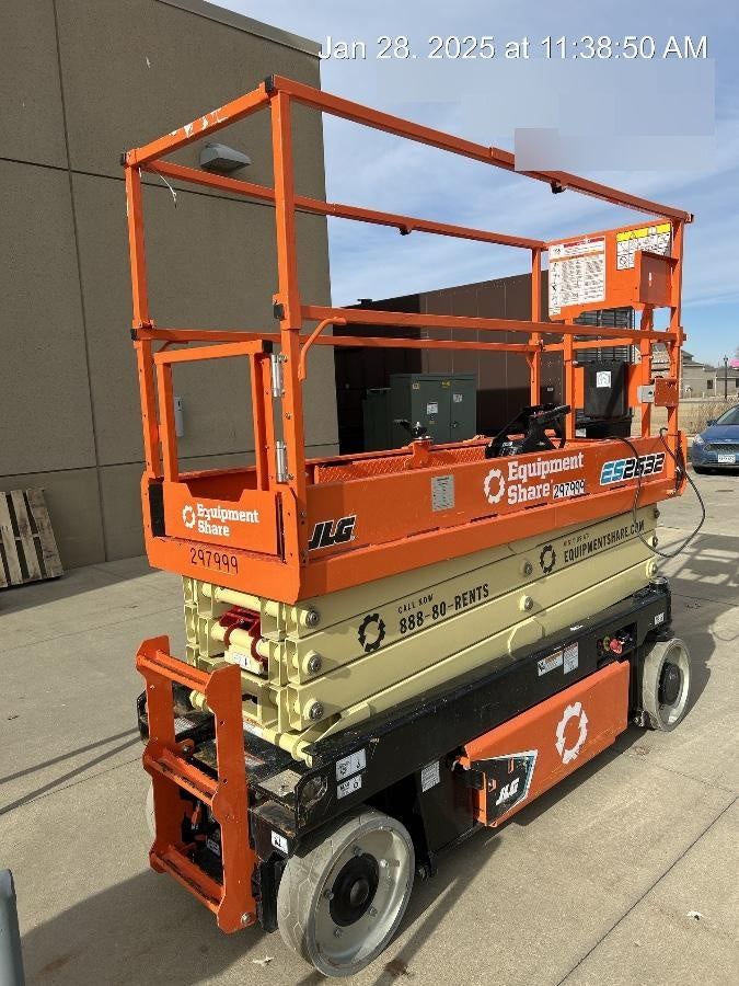 2023 JLG ES2632