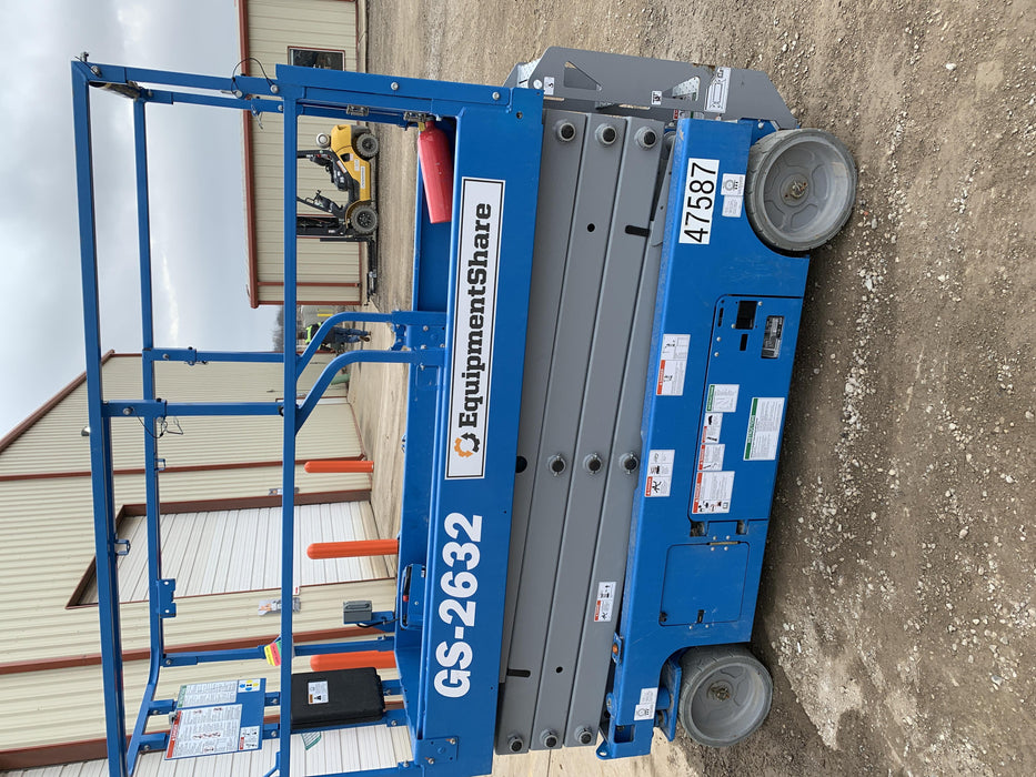 2019 Genie GS-2632 Folding rails with half height swing gate