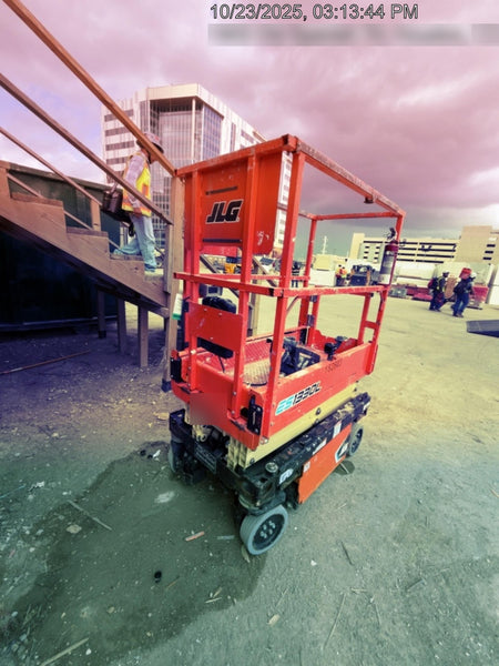 2021 JLG ES1330L