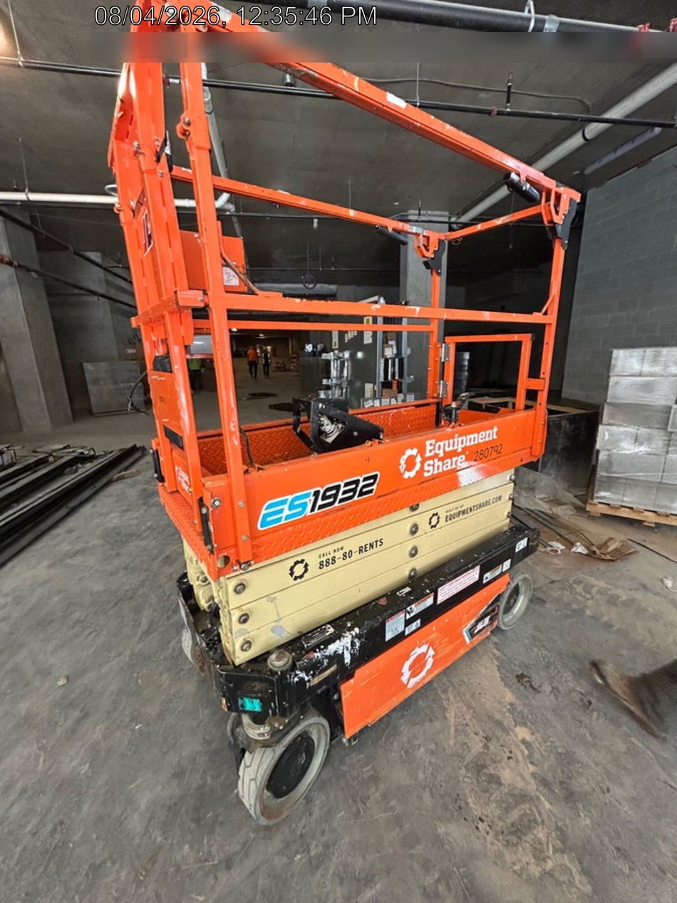 2022 JLG ES1932