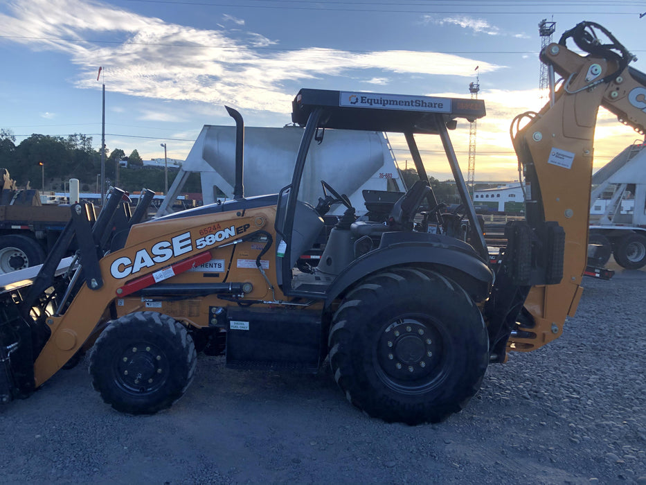 2020 CASE 580N EP - Extendable Backhoe