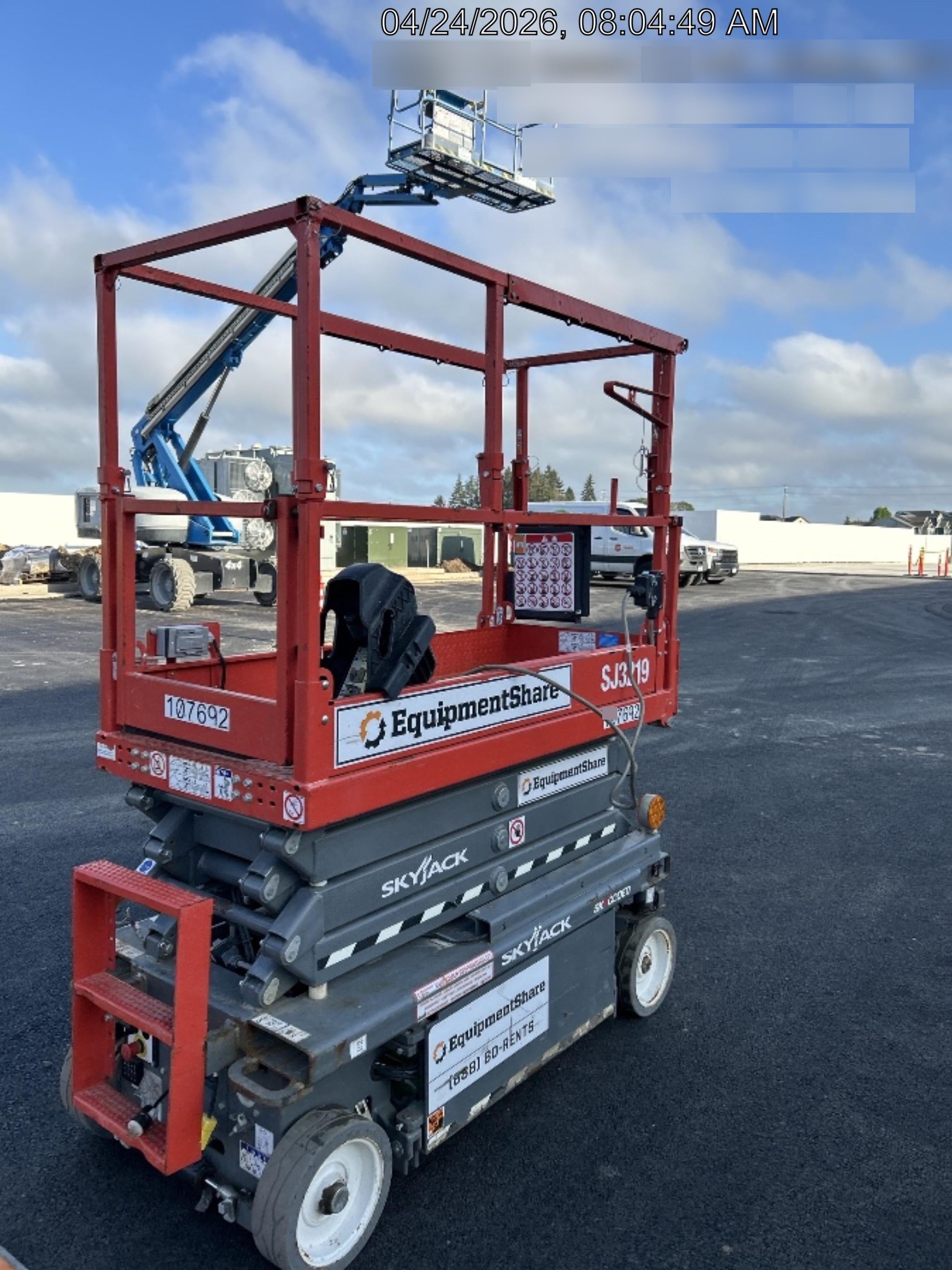 2020 Skyjack SJIII-3219 Solid NM Tires, Half height spring hinged entry gate, Dual Beacons, 800W Inverter