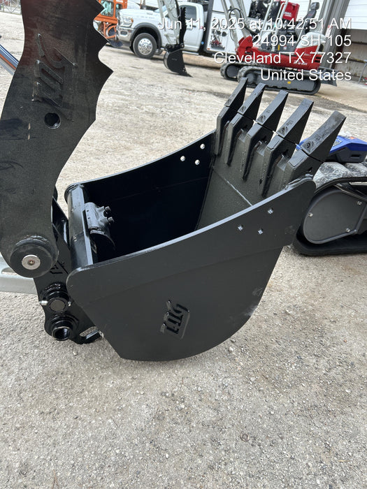 2025 TAKEUCHI 24" Bucket Takeuchi