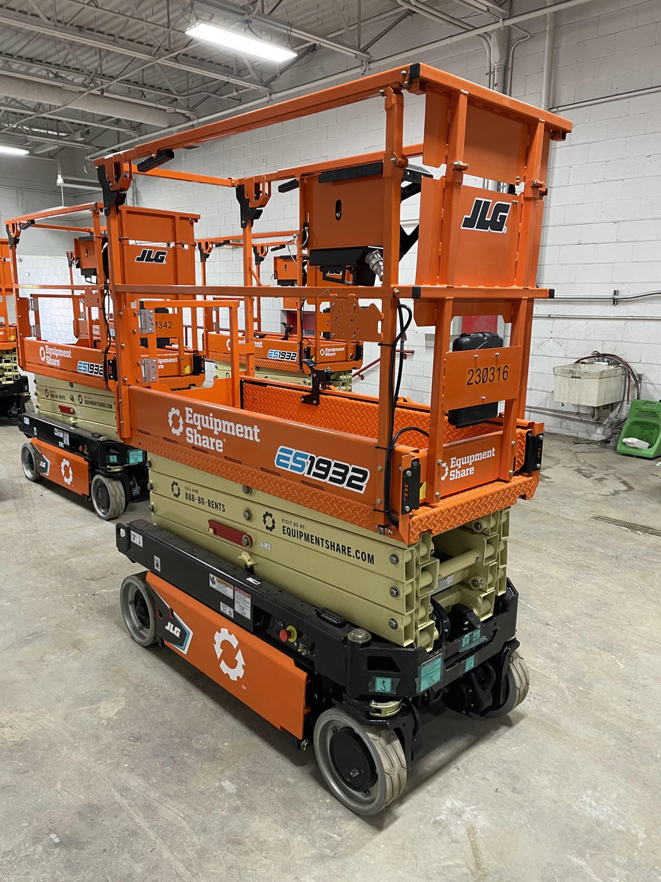 2022 JLG ES1932