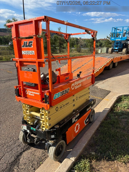 2022 JLG ES1932