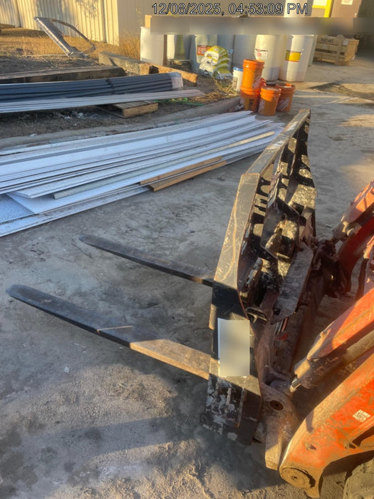 2020 EMKAY 48" Pallet Forks - Emkay