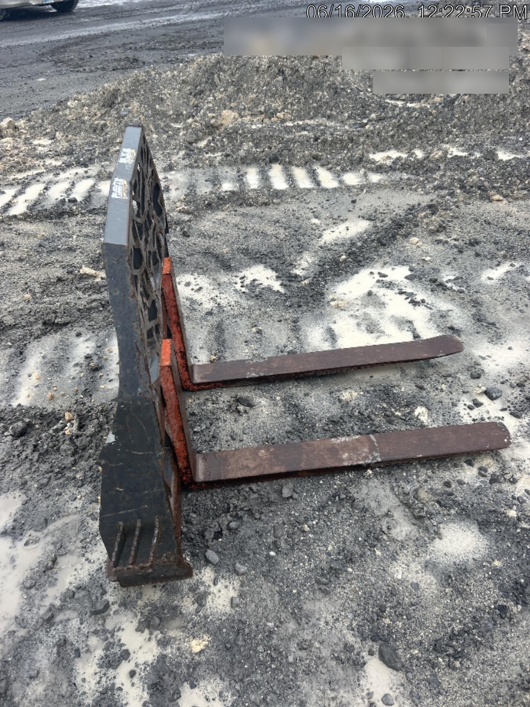 2020 EMKAY 48" Pallet Forks - Emkay