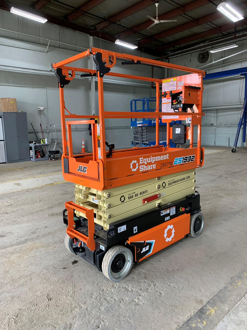 2022 JLG ES1932