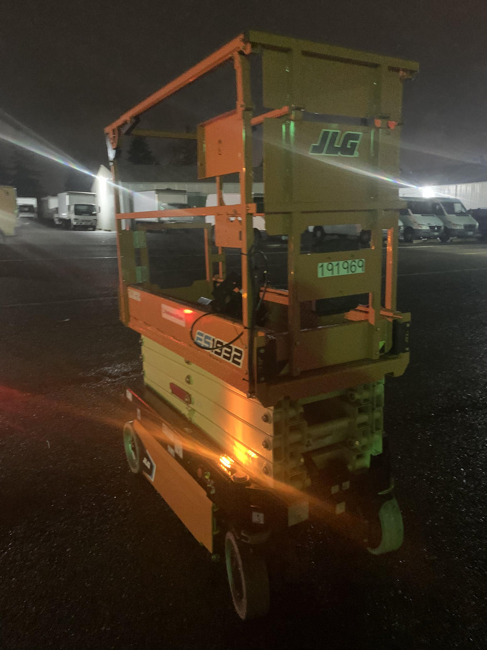 2021 JLG ES1932