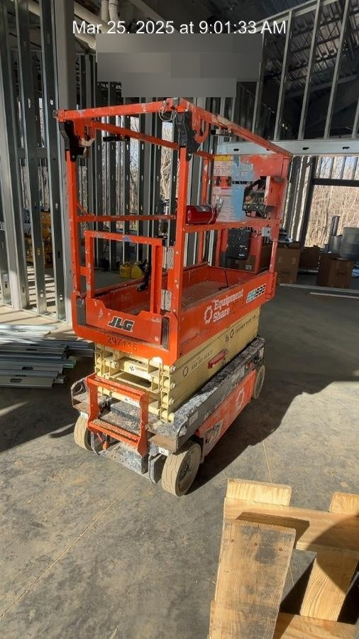 2023 JLG ES1932