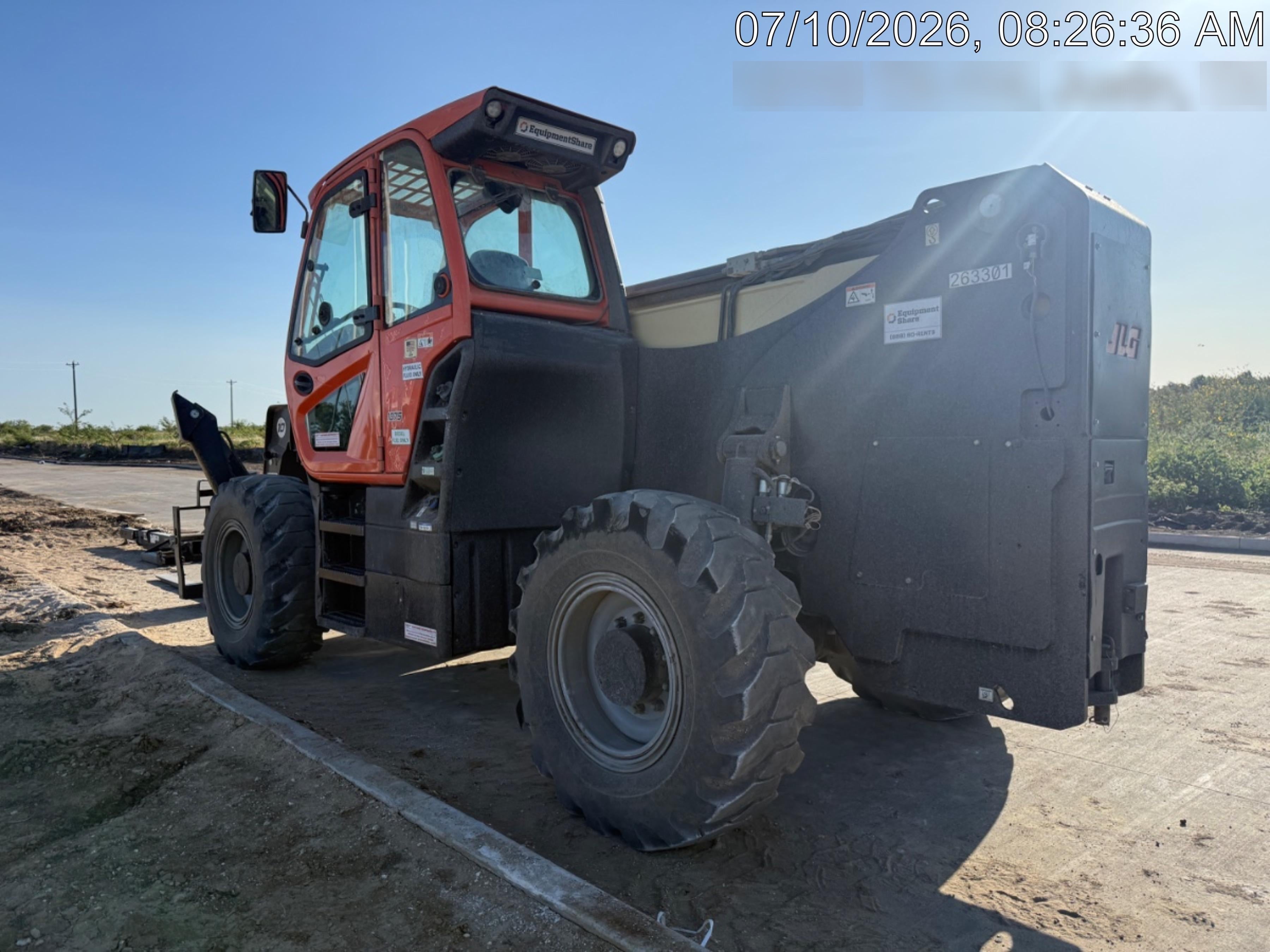 2022 JLG 1075