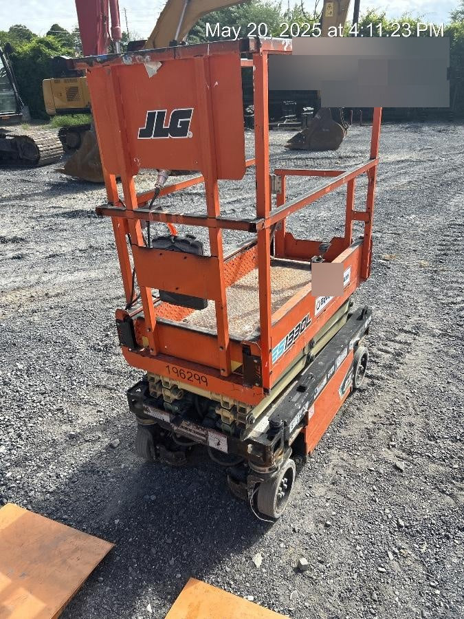 2021 JLG ES1330L