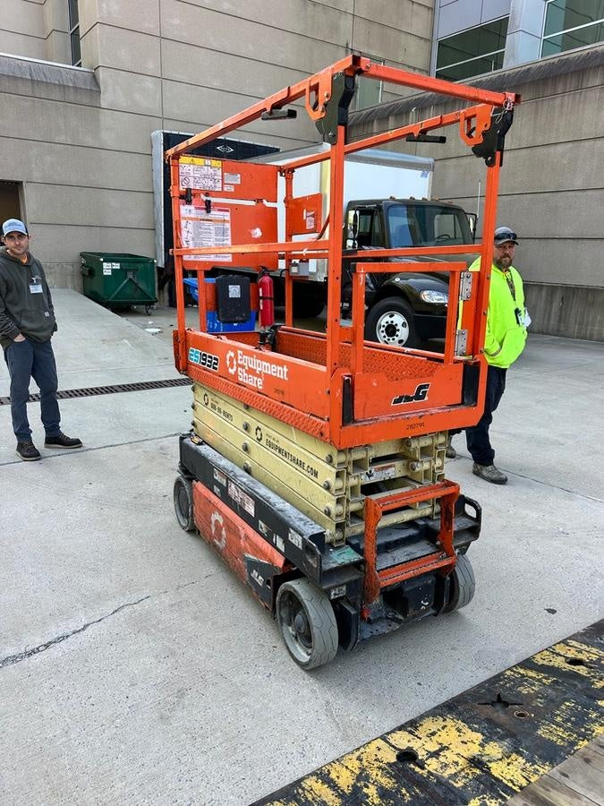 2022 JLG ES1932