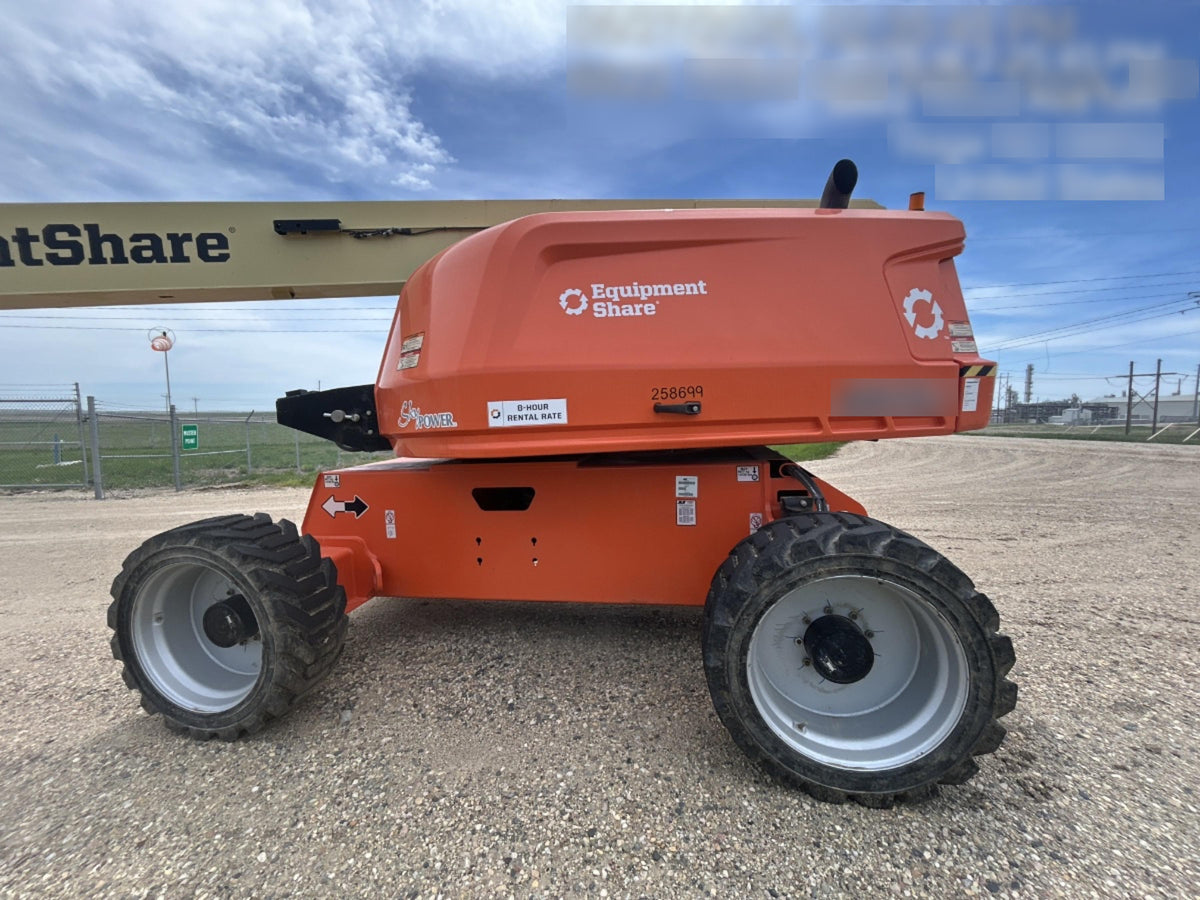 2022 JLG 660SJ