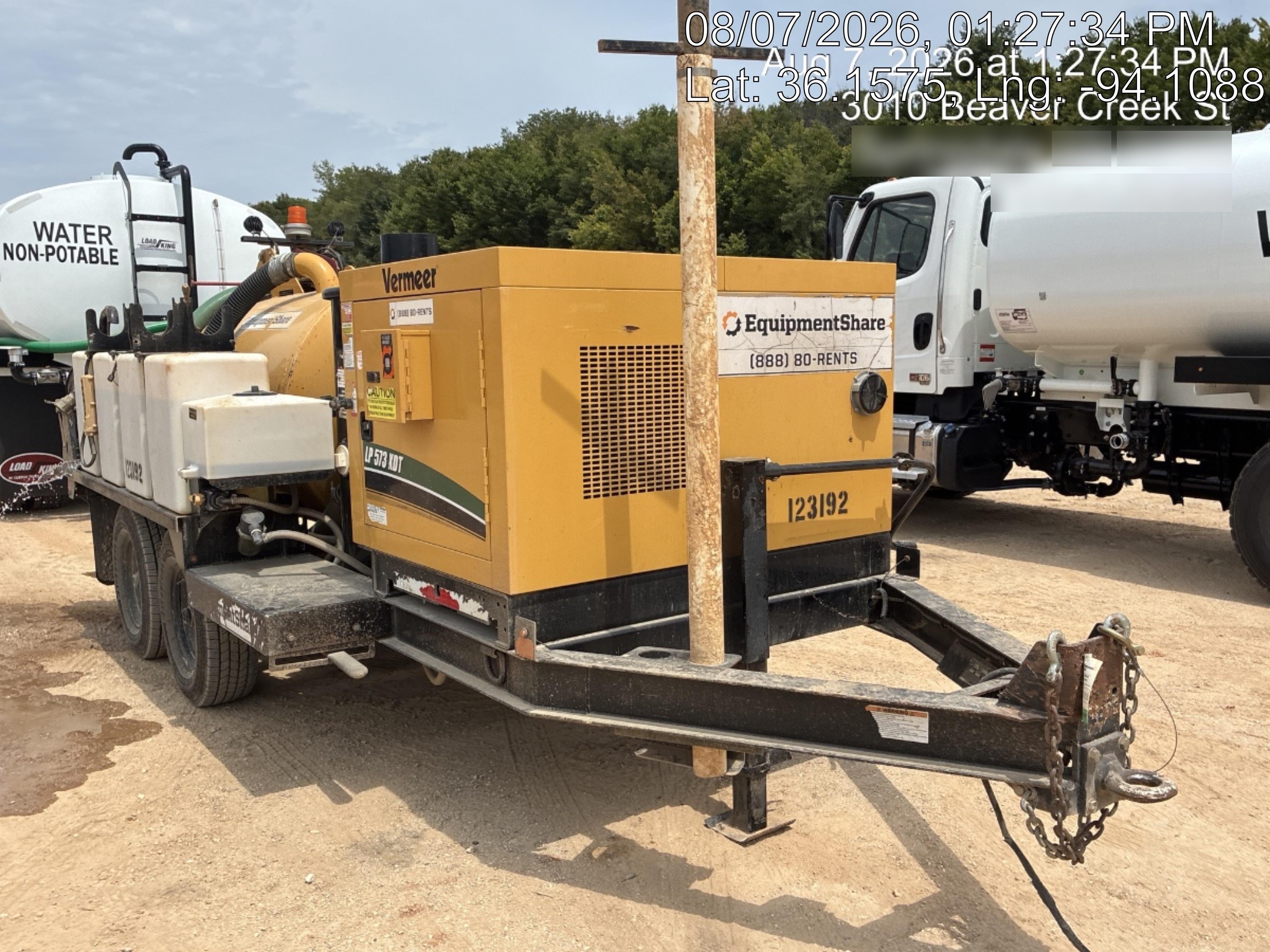 2021 Vac-Tron LP573XDT 500 Gallon Debris Tank w/ Hydraulic Tilt, two (2) 100 Gallon Water Tanks, Low Profile Torsion Axles (12,000 GVWR)