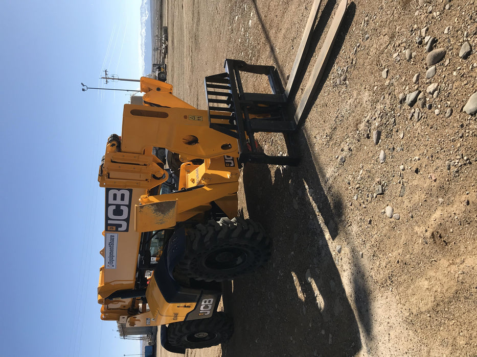 2019 JCB 512-56 Cab/Heat/Air, 109 HP, Solid Tires, STD Worklight, Beacon, Aux Hydraulics, Lifting Eye, Back up Alarm w/66" Carriage/60" Forks