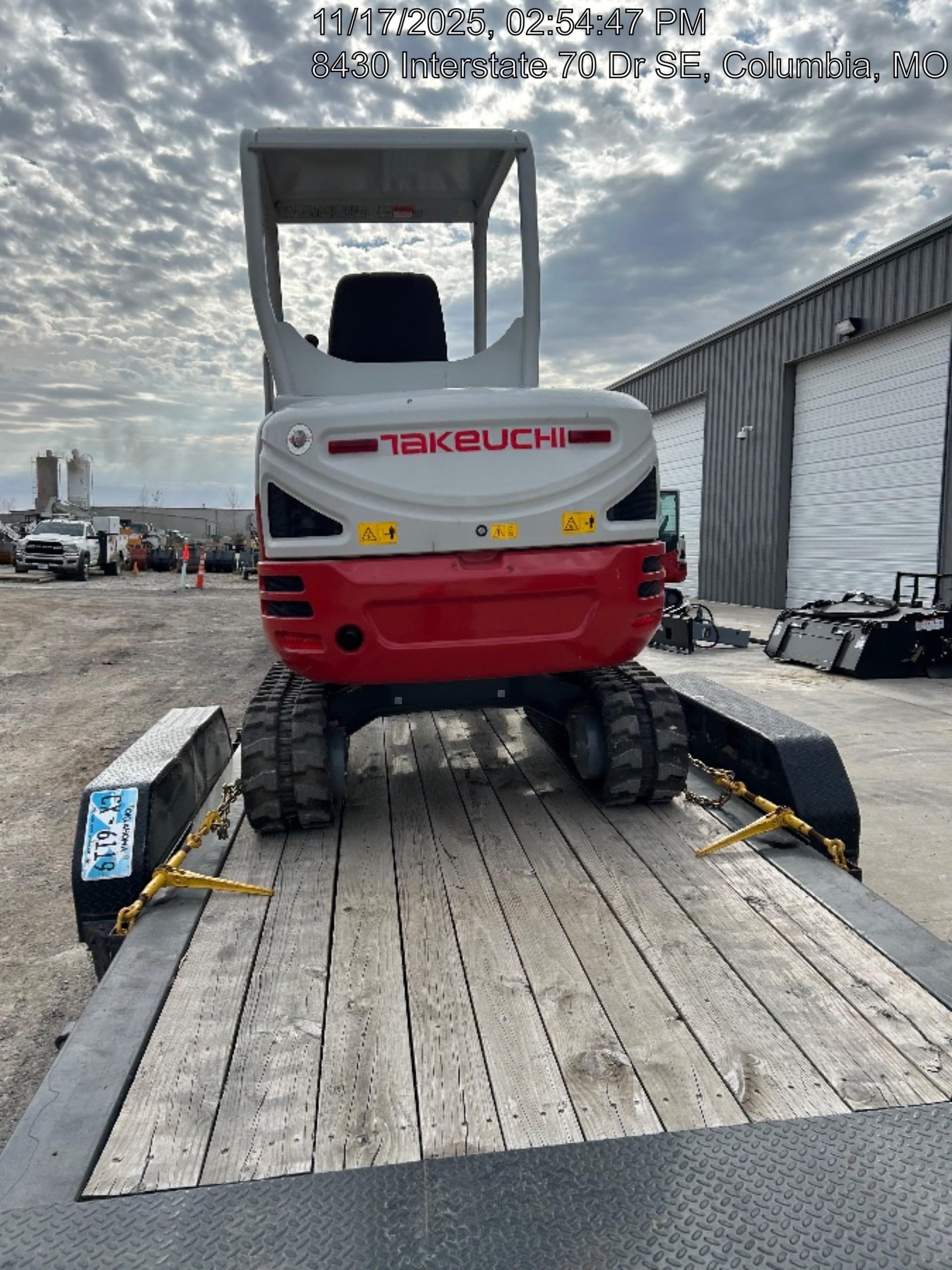 2024 TAKEUCHI TB235-2RA