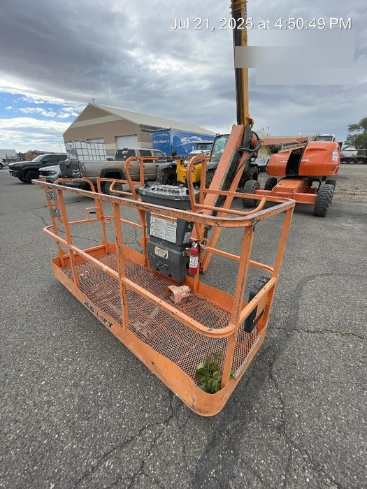 2019 JLG 460SJ Pneumatic Tires