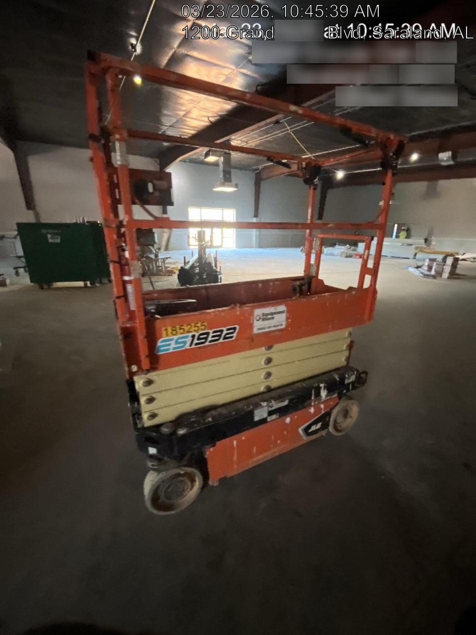 2021 JLG ES1932