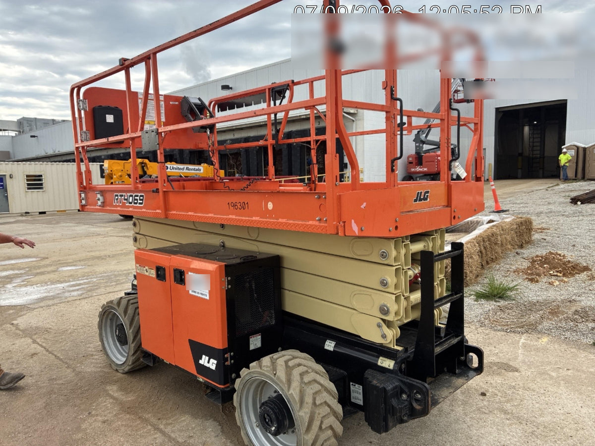 2021 JLG RT4069