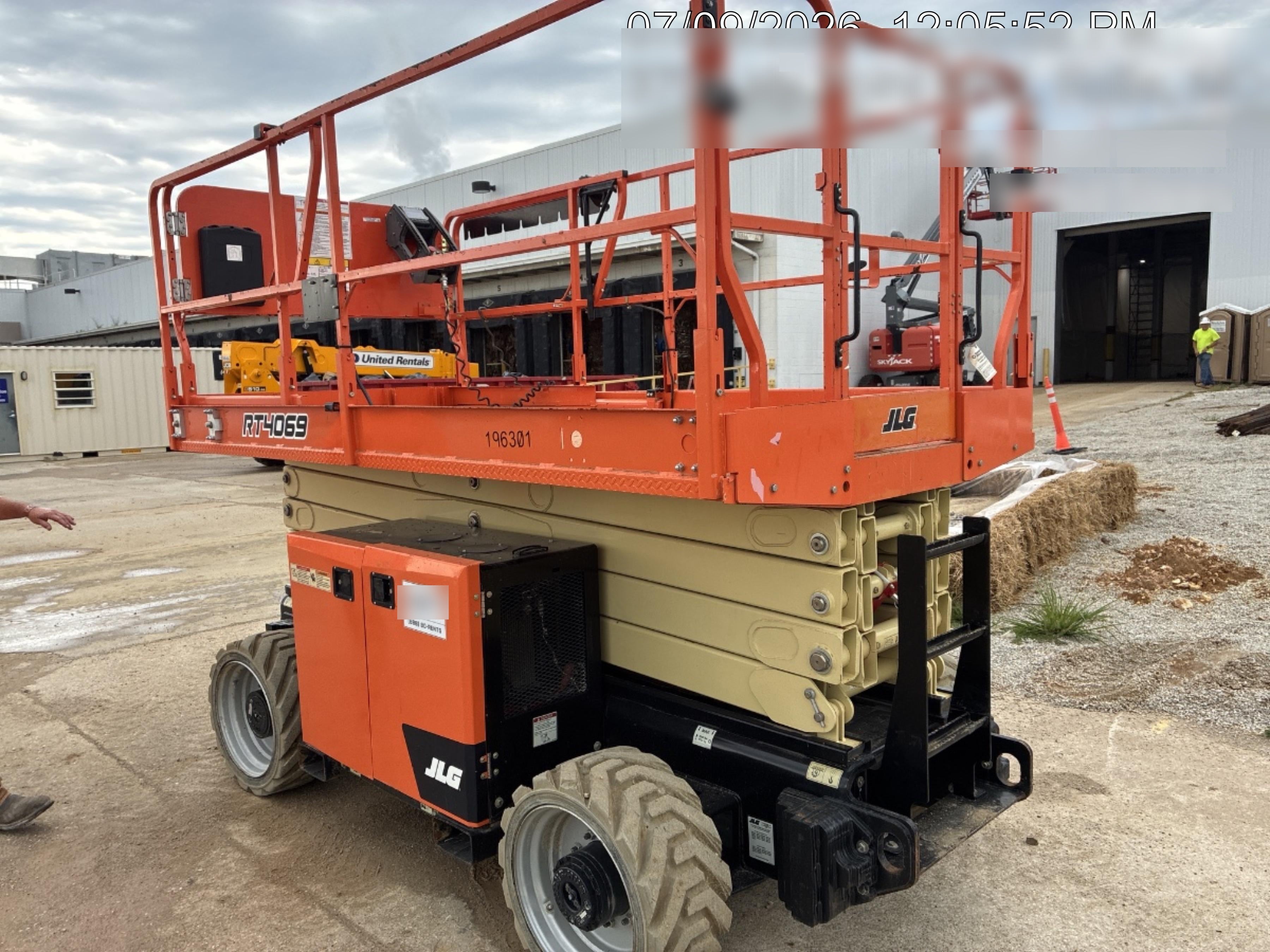 2021 JLG RT4069