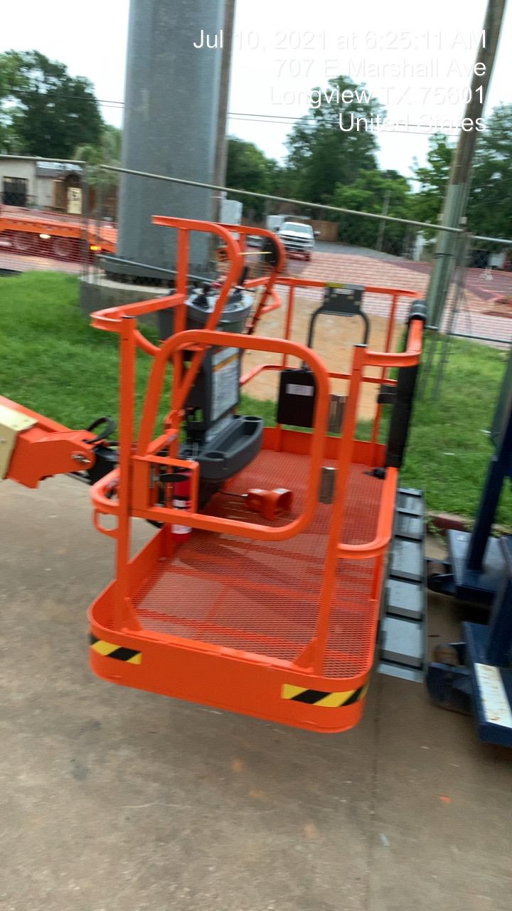 2021 JLG 400S