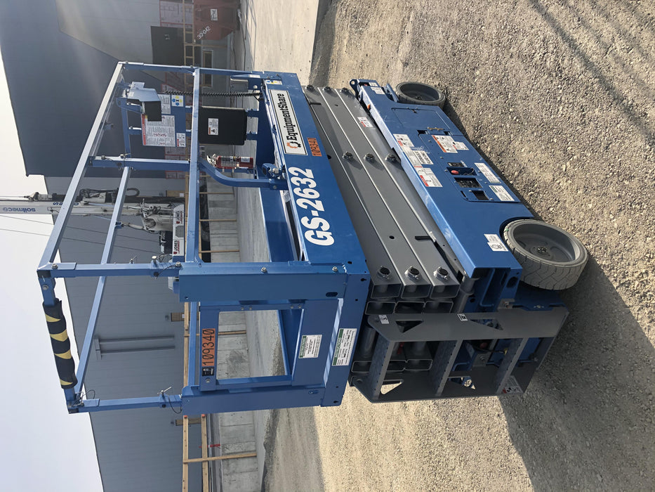 2020 Genie GS-2632 Solid NM Tires, Folding Rails with Half-Height Swing Gate, Beacon