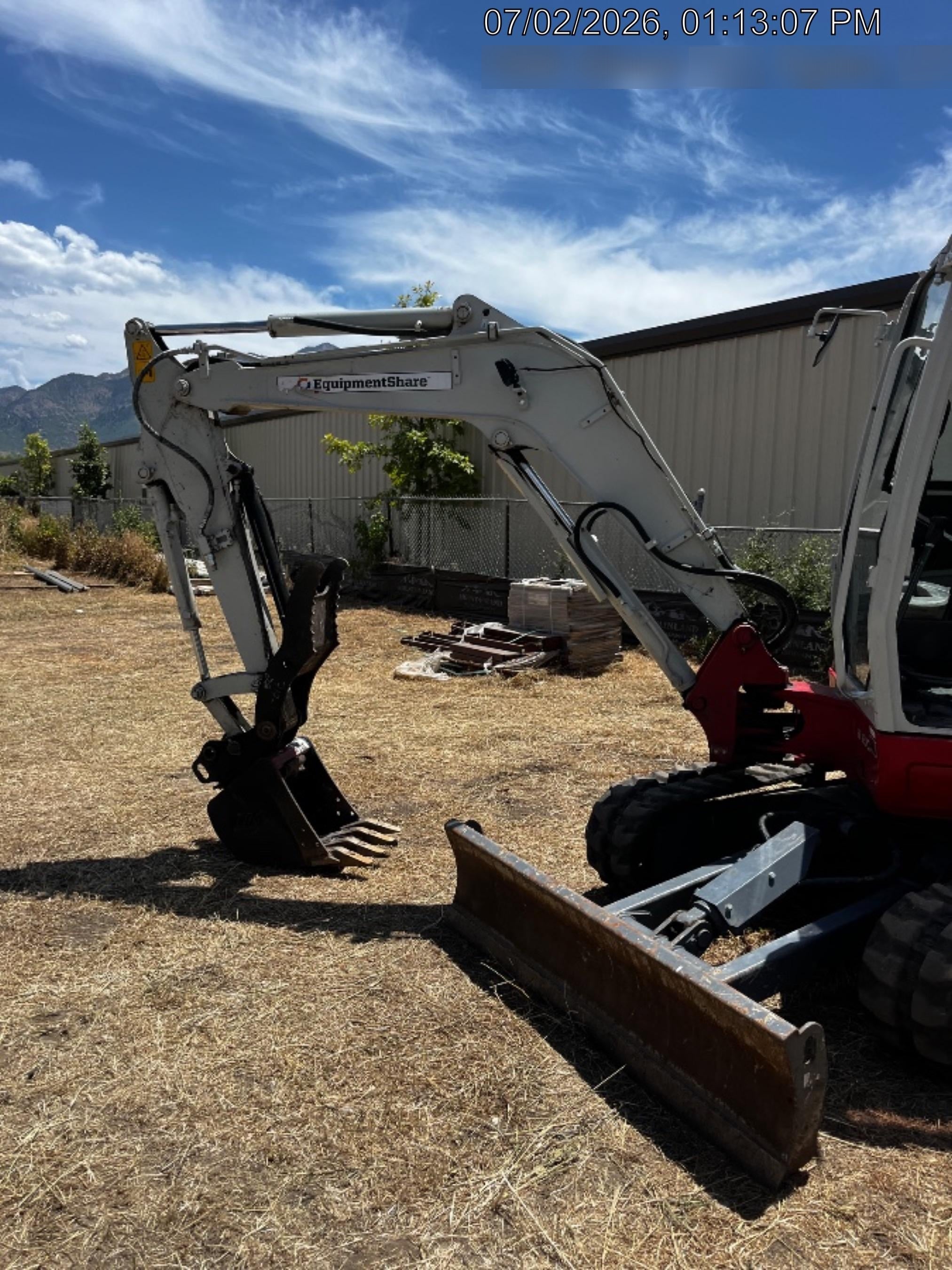 2023 TAKEUCHI TB235-2CR