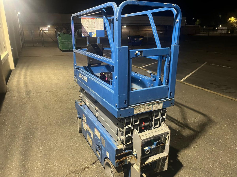 2019 Genie GS-1930 Half Height Swing Gate, 800W Inverter