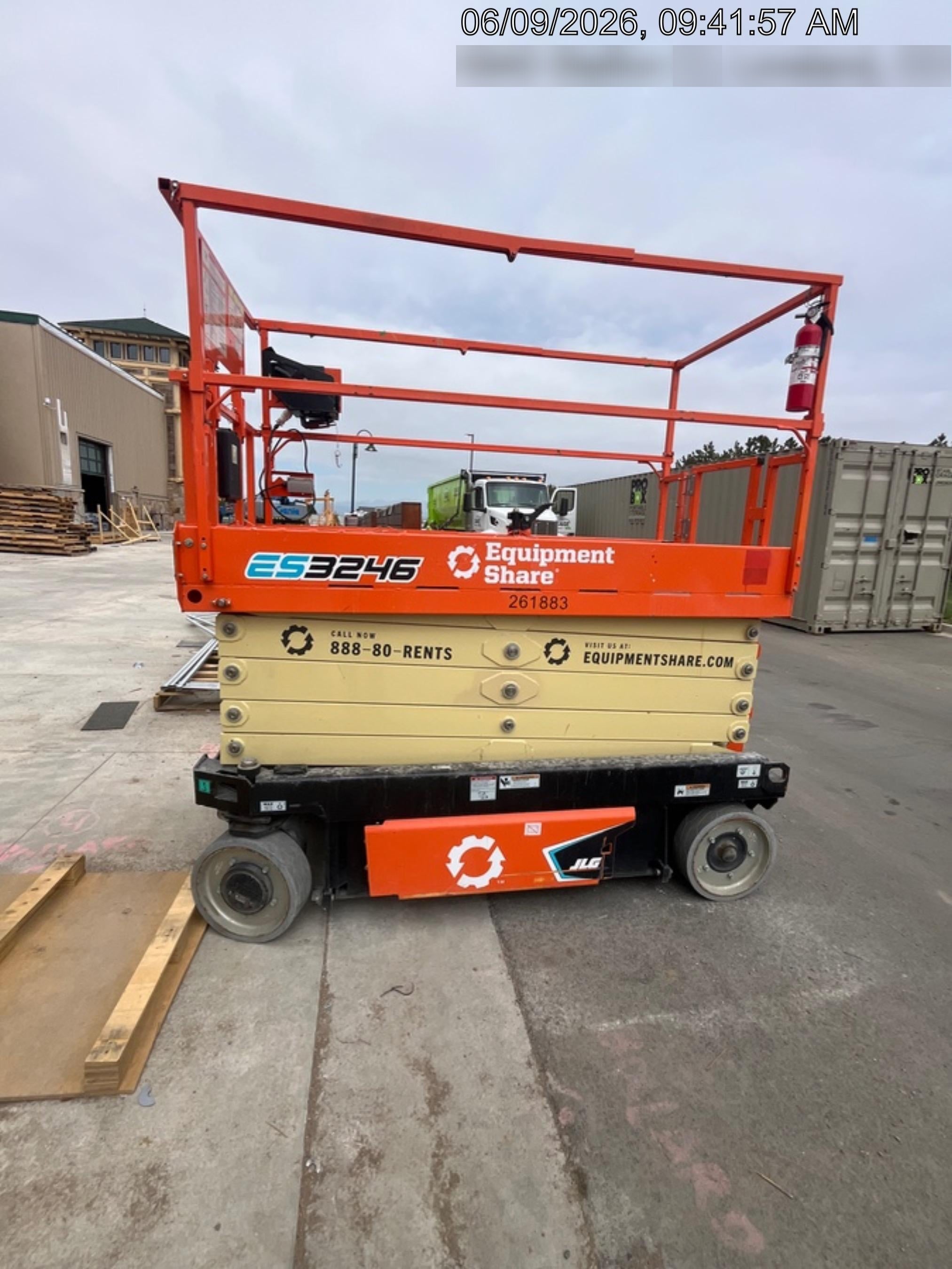 2022 JLG ES3246