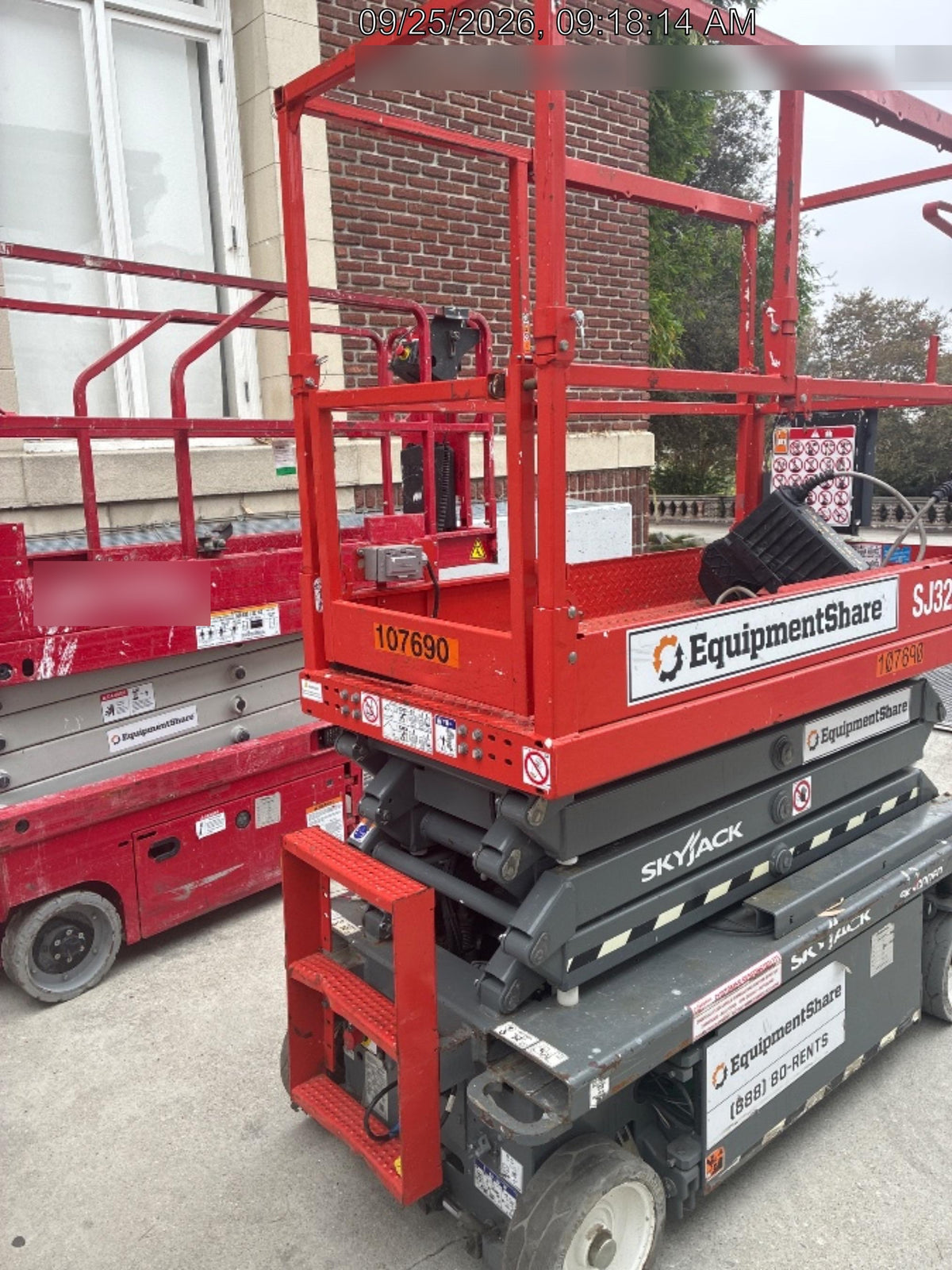 2020 Skyjack SJIII-3219 Solid NM Tires, Half height spring hinged entry gate, Dual Beacons, 800W Inverter