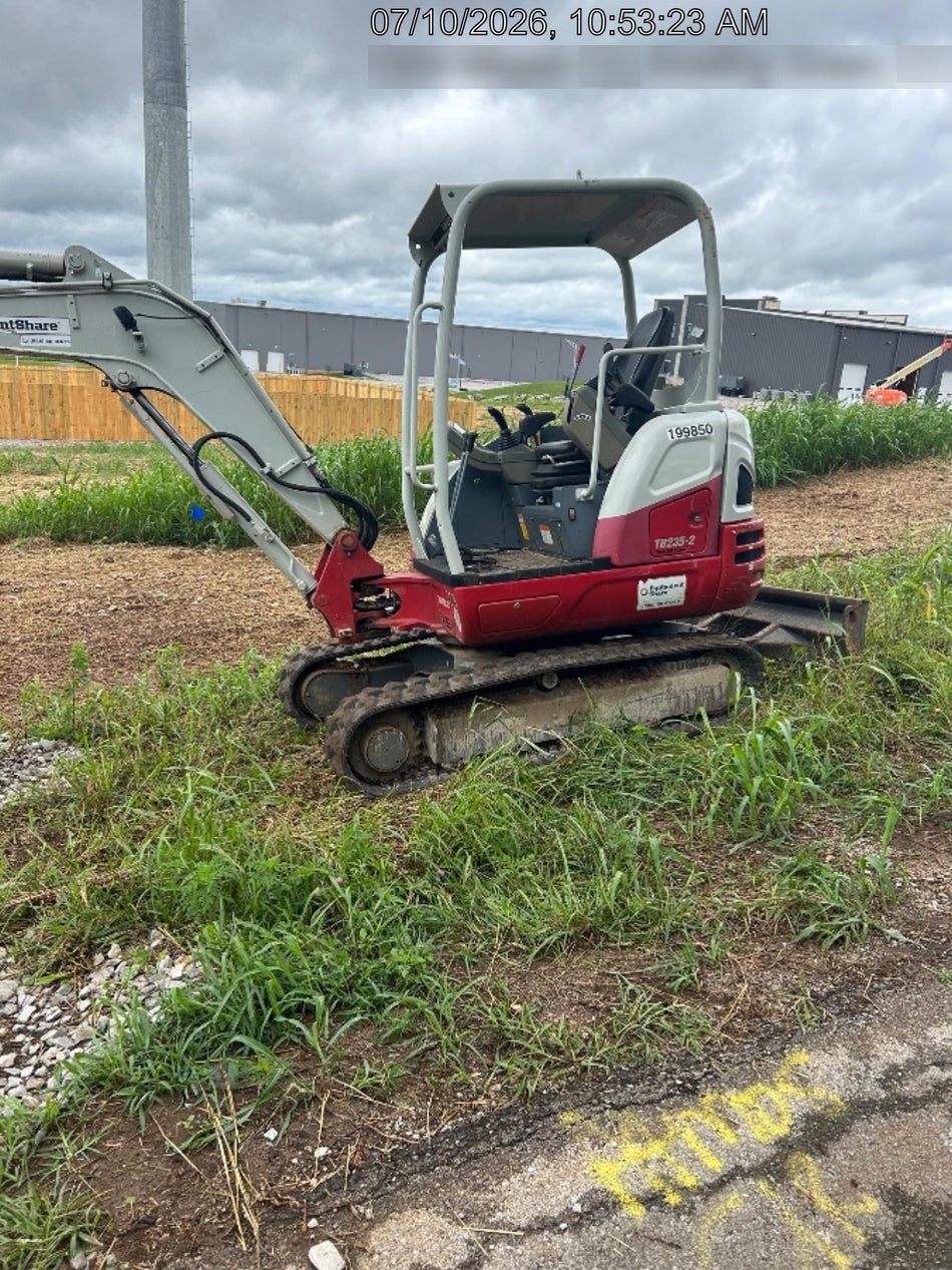 2022 TAKEUCHI TB235-2R