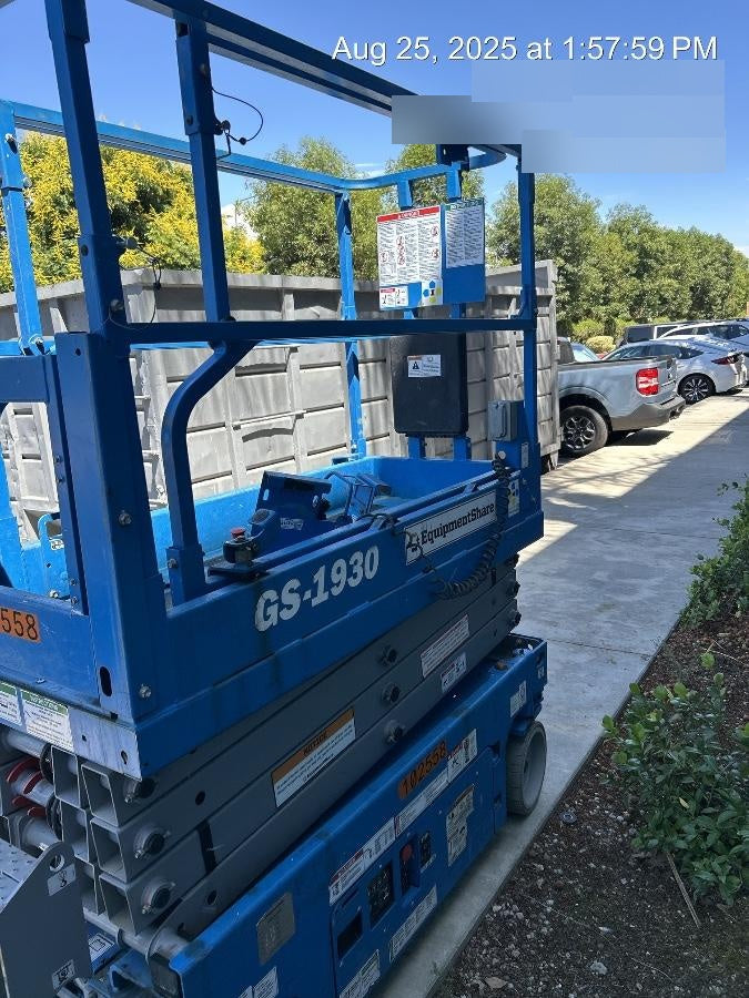 2020 Genie GS-1930 Solid Non Marking Tires, Beacon, Folding rails with half height swing gate, 800W Inverter