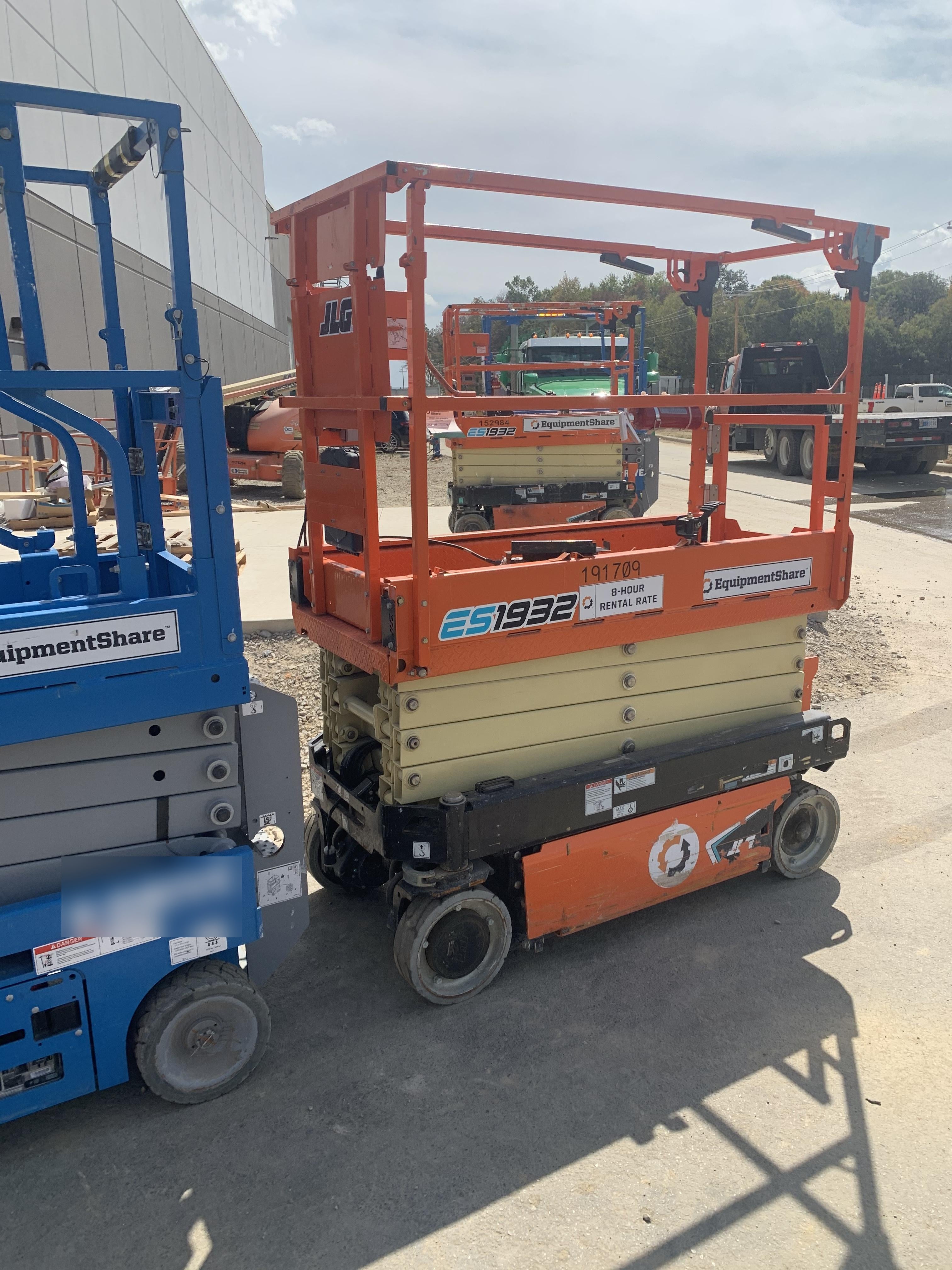 2021 JLG ES1932