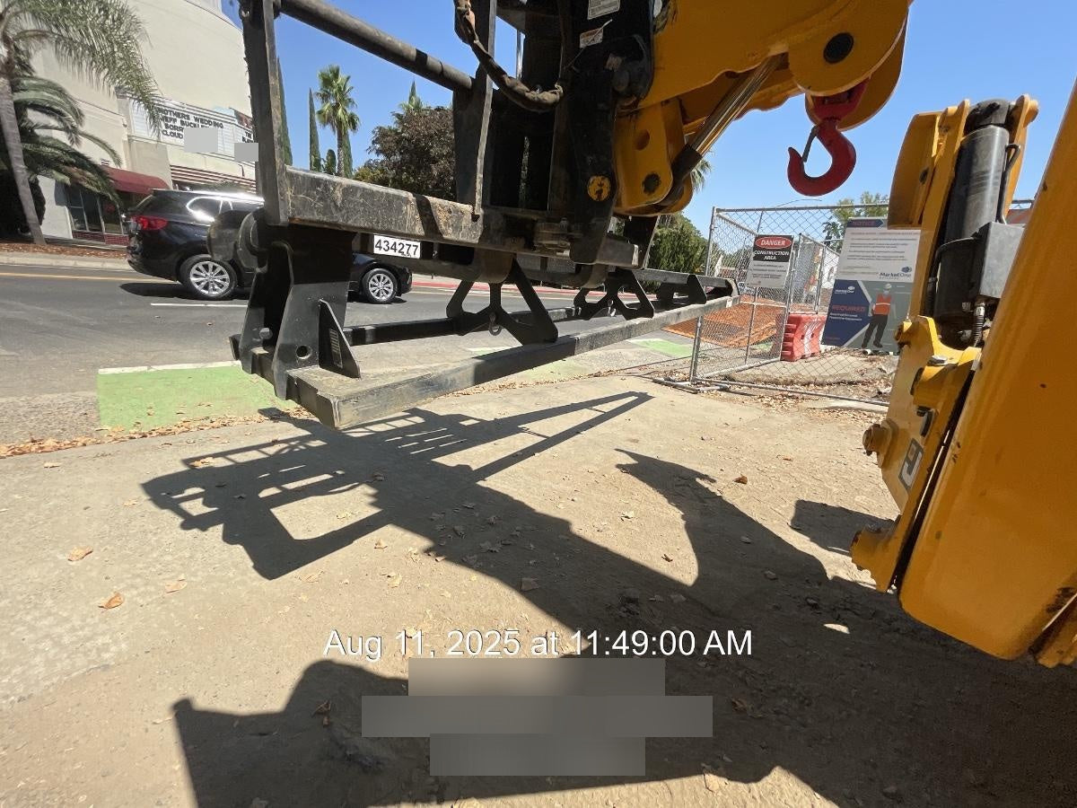 2024 JLG 1001275853
