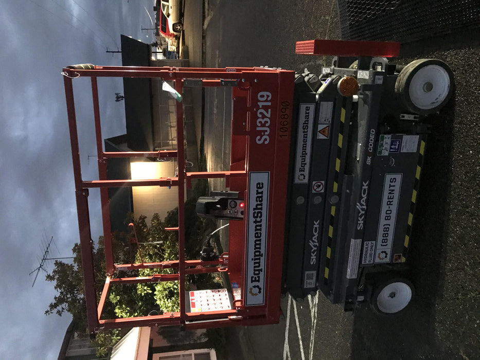 2020 Skyjack SJIII-3219 Solid NM Tires, Half height spring hinged entry gate, Dual Beacons, 800W Inverter