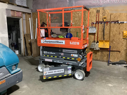 2020 Skyjack SJIII-3219 Solid NM Tires, Half height spring hinged entry gate, Dual Beacons, 800W Inverter