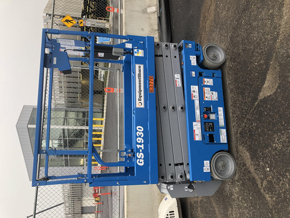 2020 Genie GS-1930 Solid Non Marking Tires, Beacon, Folding rails with half height swing gate, 800W Inverter