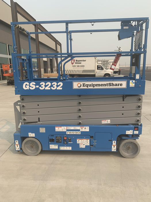 2020 Genie GS-3232 Standard, Folding half height swing gate, 800W Inverter