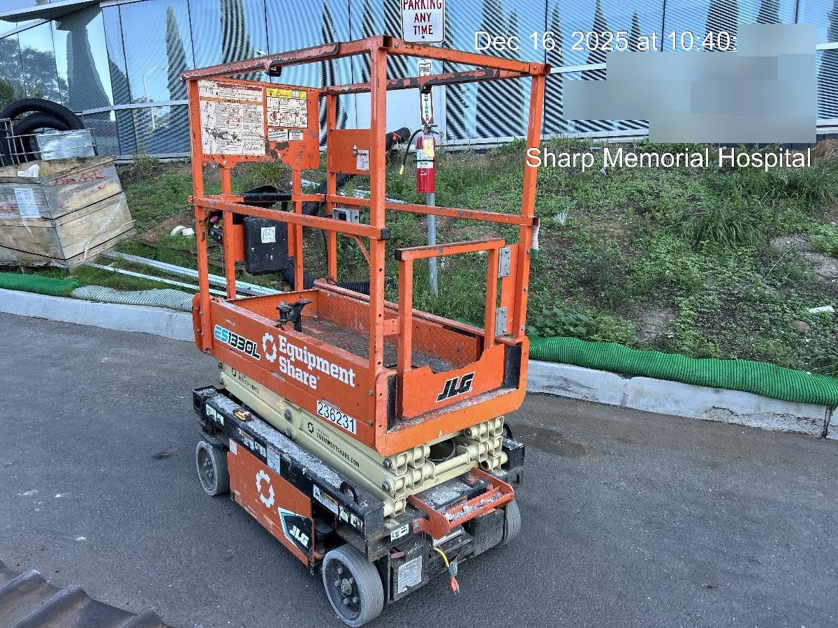 2022 JLG ES1330L