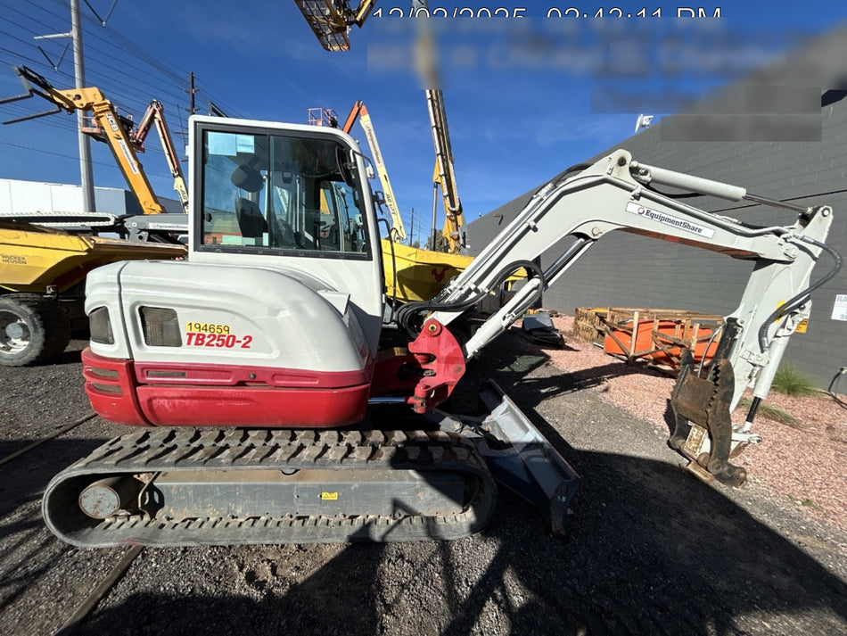 2021 TAKEUCHI TB250-2C