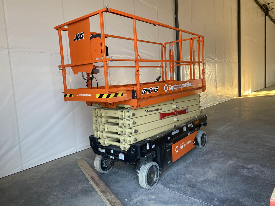 2022 JLG R4045