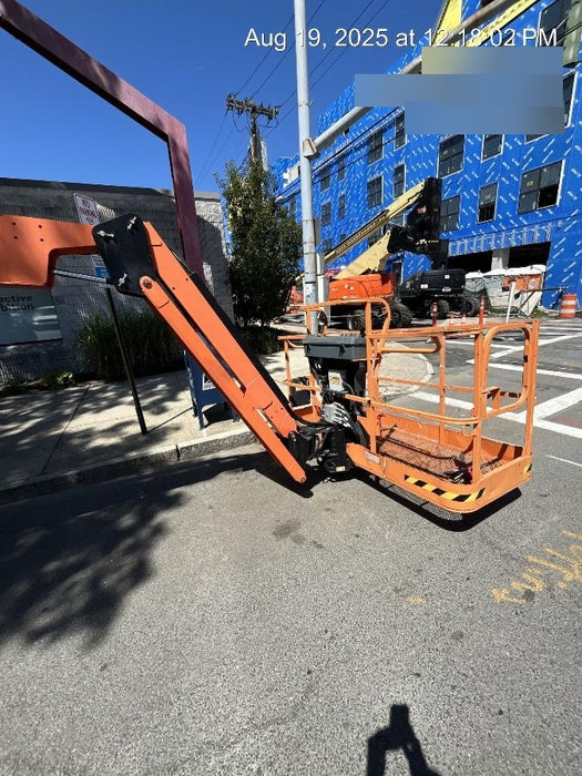 2020 JLG 800AJ