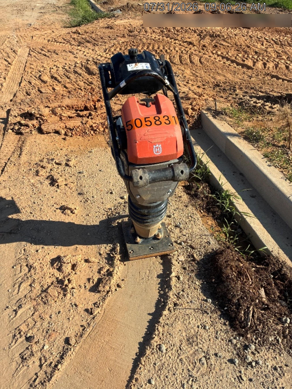 2025 HUSQVARNA LT6005