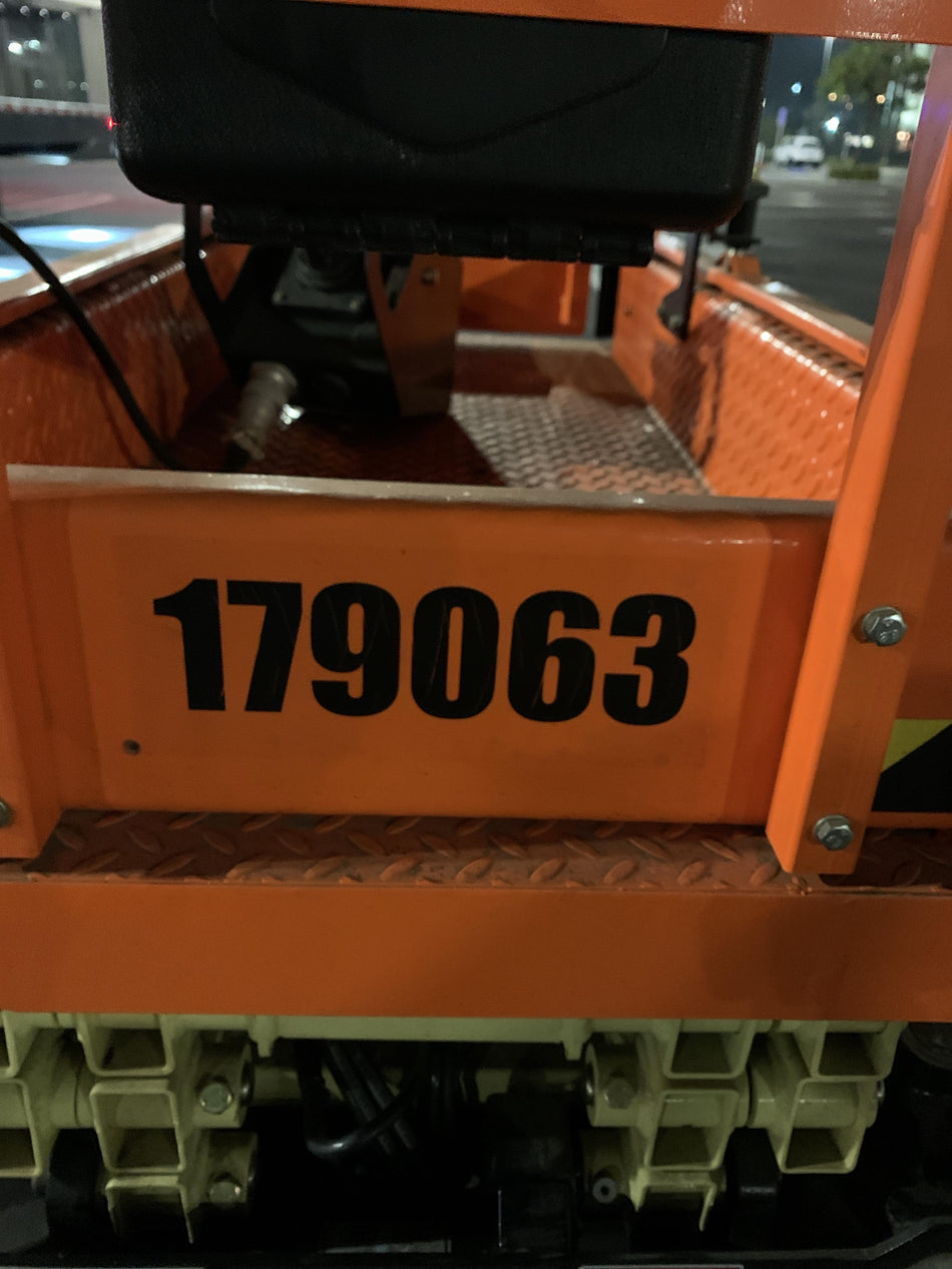 2021 JLG ES1330L