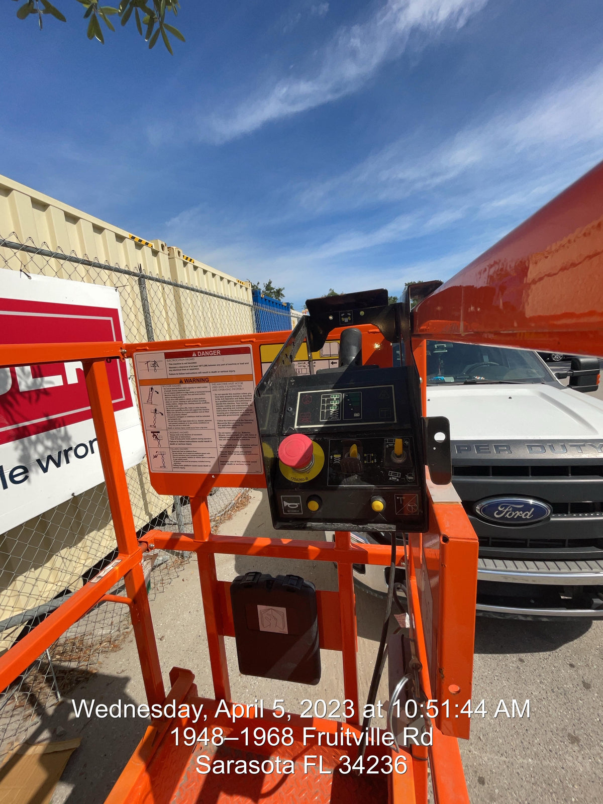 2022 JLG ES1330L